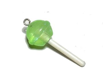 679 ロリポップキャンディ 1個 黄緑色 お菓子 樹脂パーツ チャーム◯