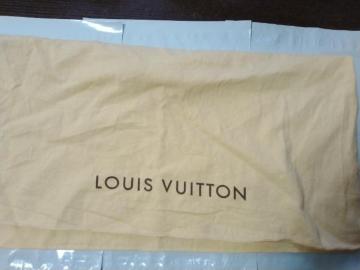 LOUIS VUITTON�ۑ��܃��C���B�g���z��