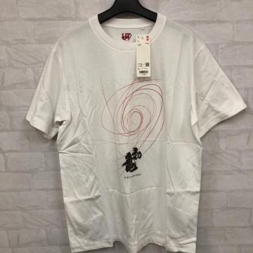  Vi ^Ot UNIQLO jN UT  T zCg