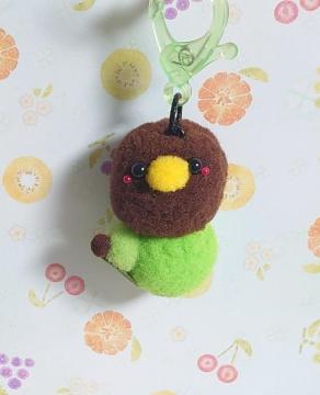 ハンドメイド♪ポンポンカニカンマスコット★コロコロキーウィちゃんとトロピカルフルーツ★洋なし
