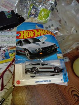 �z�b�g�E�B�[���~�j�J�[�A���t�@�����IGTV63.0