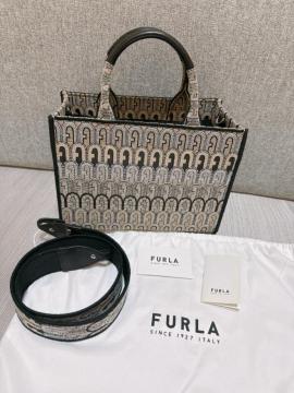 FURLA �g�[�g�o�b�O