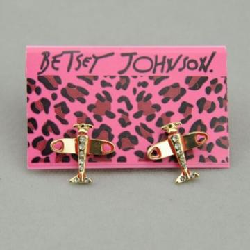 Vi SXPnn[gs@sAXBETSEY JOHNSON