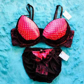 エロ可愛ッ。。F80×LLツルツルサテン。レースがSexyプチドット柄ブラジャー&ショーツセット。グラマー大きいサイズピンク水玉