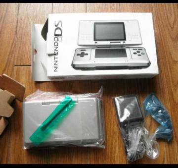 Nintendo DS �{�� �V���o�[ ���E�戵�������EAC�A�_�v�^�E�^�b�`�y������ �j���e���h�[DS