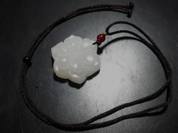 天然石★ミャンマー翡翠 蓮花 ペンダント