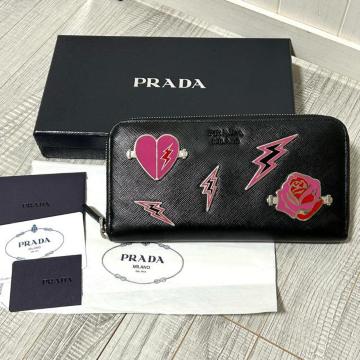 PRADA �v���_ ���^�� �n�[�g ���[�Y ���E���h�t�@�X�i�[ �����z