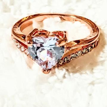 �V�i���g�p�I�C�O�A�����18k���[�Y�S�[���h �n�[�g �z���C�g�T�t�@�C�A�_�C�������h�����O