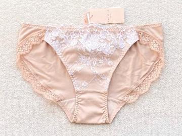 Triumph AMOSTYLE �V���[�c M�T�C�Y �x�[�W��