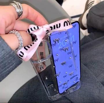 {ƃ^r[Y̓iPhone14pP[X