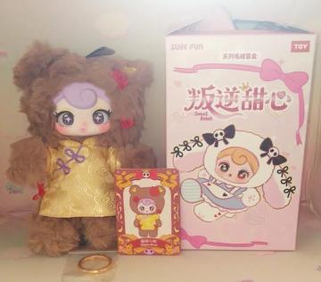 TOPTOYS叛逆甜心SunycocoSweetRebelQipaoBear小熊くまクマぬいぐるみバッグチャームブラインドボックス
