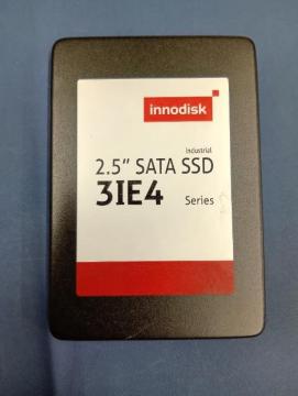 �g�p���ԋ͂���innodisk 2.5�C���` 32GB SSD 3IE4�@�Y�Ɨp�@�H�Ɨp�@SATA ���@�u���b�N�@�X�^�C���b�V��