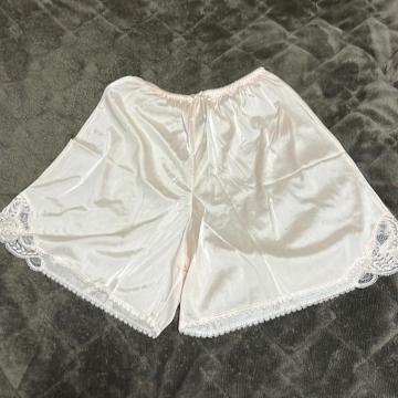 ☆☆☆☆タンス整理品 衣類 おまとめOK ホームクリーニング済み フレアパンツ Lサイズ ピンク