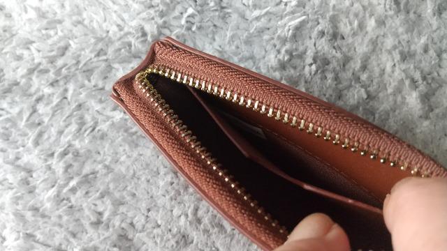 AZUL  BY  MOUSSYの小銭入れ財布★美品★茶色 < ブランド  AZUL  BY  MOUSSYの小銭入れ財布★美品★茶色 < ブランドの