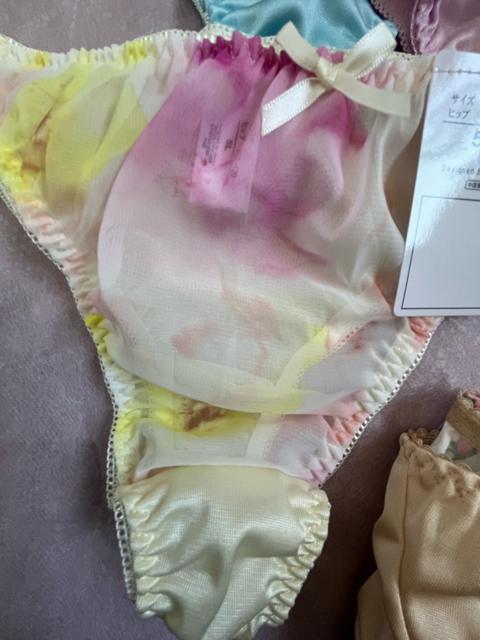 5Lサイズ!5枚セット!光沢ツルツル素材!シフォン使いあり!高貴品格!色とりどり!エレガント!Tバックショーツ!No.王 < 女性ファッション  5Lサイズ!5枚セット!光沢ツルツル素材!シフォン使いあり!高貴品格!色とりどり!エレガント!Tバックショーツ!No.王 < 女性ファッションの