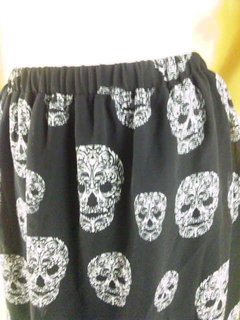 ★H&M★渋い&セクシー★後ろ長い★テールラインスカート★S-M < ブランド  ★H&M★渋い&セクシー★後ろ長い★テールラインスカート★S-M < ブランドの