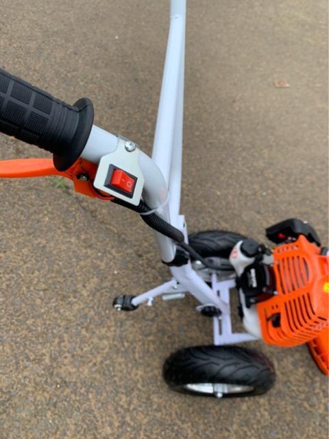 タイヤ付きエンジン草刈機 52cc 新型 手押し草刈り機 チップソーおまけ付き < ペット/手芸/園芸  タイヤ付きエンジン草刈機 52cc 新型 手押し草刈り機 チップソーおまけ付き < ペット/手芸/園芸の