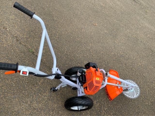 タイヤ付きエンジン草刈機 52cc 新型 手押し草刈り機 チップソーおまけ付き < ペット/手芸/園芸  タイヤ付きエンジン草刈機 52cc 新型 手押し草刈り機 チップソーおまけ付き < ペット/手芸/園芸の