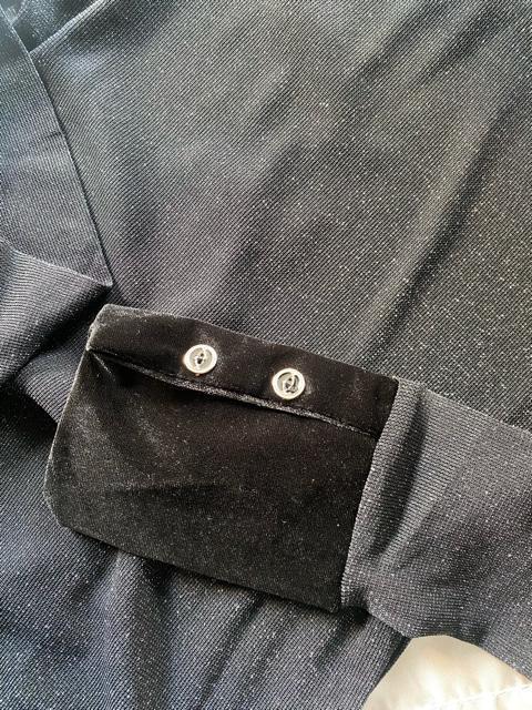 ラメニット 黒 ボタン付き キラキラ ゴージャス タートルネック < 女性ファッション  ラメニット 黒 ボタン付き キラキラ ゴージャス タートルネック < 女性ファッションの