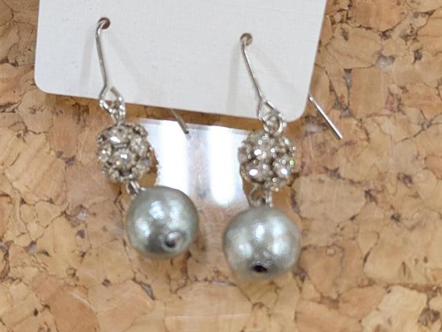 コットンパールピアス < 女性アクセサリー/時計 コットンパールピアス < 女性アクセサリー/時計の