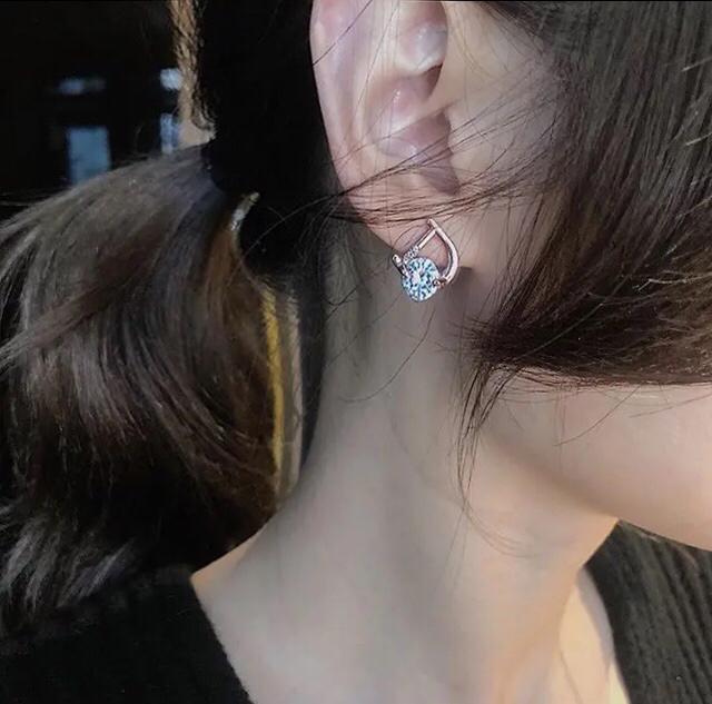 Dロゴ ダイヤモンドカット アシンメピアス【新品未使用】ピンクゴールド ローズゴールド < 女性アクセサリー/時計  Dロゴ ダイヤモンドカット アシンメピアス【新品未使用】ピンクゴールド ローズゴールド < 女性アクセサリー/時計の
