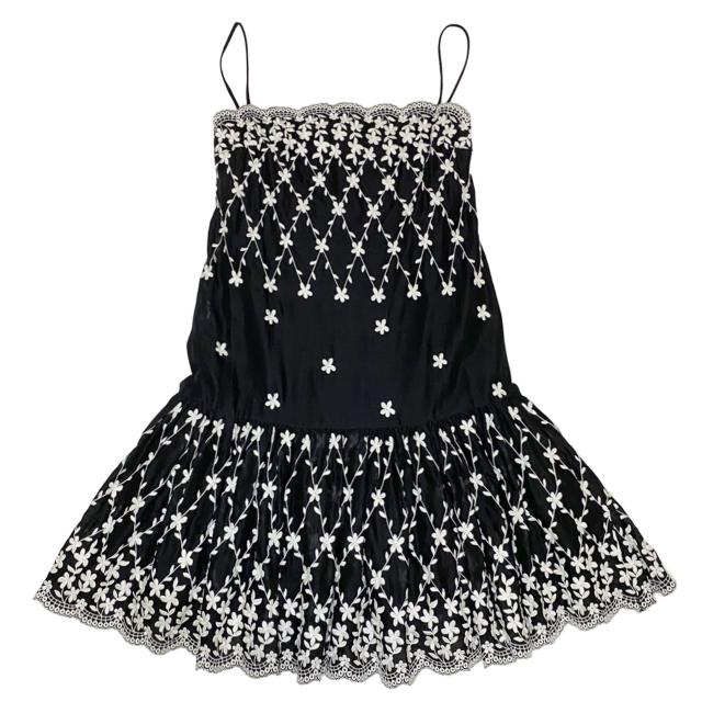 新品レッドヴァレンティノRED VALENTINO刺繍ワンピース 黒 < ブランド 新品レッドヴァレンティノRED VALENTINO刺繍ワンピース 黒 < ブランドの