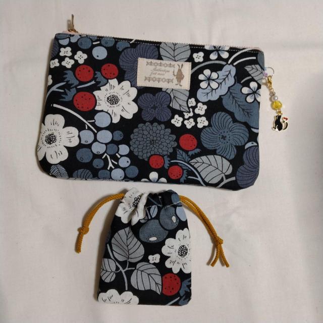 ★ハンドメイド★通帳余裕ポーチ★苺柄♪草花♪ファスナーポーチとミニ巾着 < 女性ファッション ★ハンドメイド★通帳余裕ポーチ★苺柄♪草花♪ファスナーポーチとミニ巾着 < 女性ファッションの