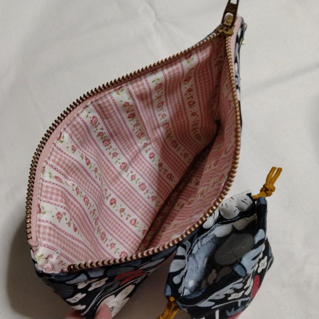 ★ハンドメイド★通帳余裕ポーチ★苺柄♪草花♪ファスナーポーチとミニ巾着 < 女性ファッション ★ハンドメイド★通帳余裕ポーチ★苺柄♪草花♪ファスナーポーチとミニ巾着 < 女性ファッションの
