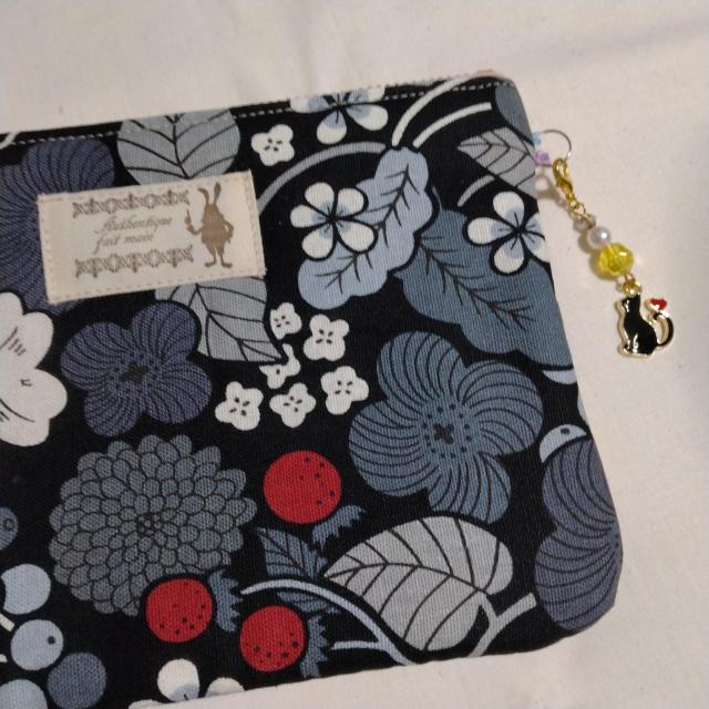 ★ハンドメイド★通帳余裕ポーチ★苺柄♪草花♪ファスナーポーチとミニ巾着 < 女性ファッション ★ハンドメイド★通帳余裕ポーチ★苺柄♪草花♪ファスナーポーチとミニ巾着 < 女性ファッションの
