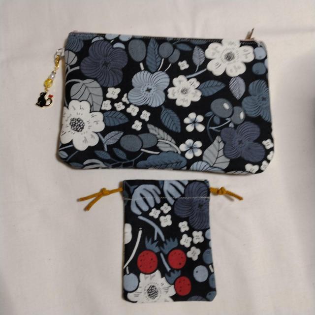 ★ハンドメイド★通帳余裕ポーチ★苺柄♪草花♪ファスナーポーチとミニ巾着 < 女性ファッション ★ハンドメイド★通帳余裕ポーチ★苺柄♪草花♪ファスナーポーチとミニ巾着 < 女性ファッションの