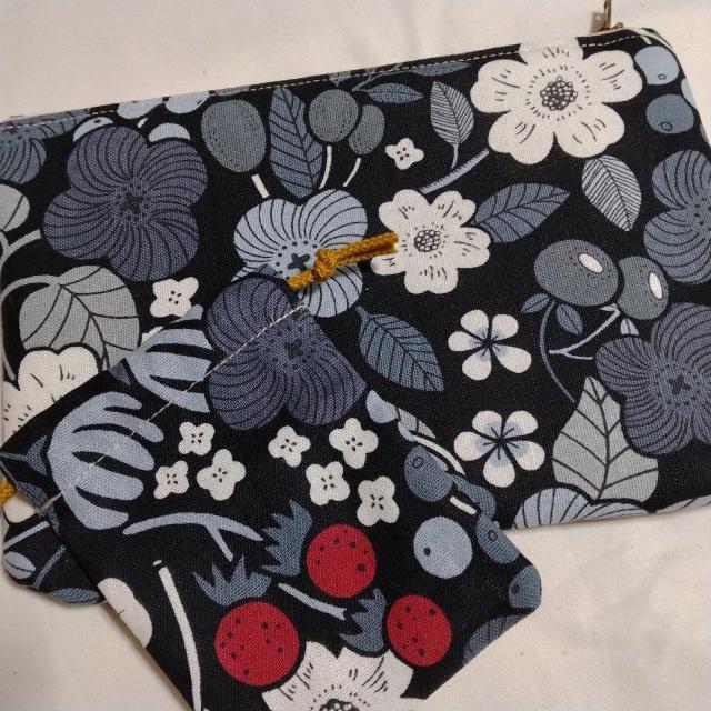 ★ハンドメイド★通帳余裕ポーチ★苺柄♪草花♪ファスナーポーチとミニ巾着 < 女性ファッション ★ハンドメイド★通帳余裕ポーチ★苺柄♪草花♪ファスナーポーチとミニ巾着 < 女性ファッションの