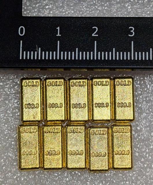 ミニチュア★金塊★ゴールドバー★10個セット★リーメント★金属製★ドールハウス★ < おもちゃ  ミニチュア★金塊★ゴールドバー★10個セット★リーメント★金属製★ドールハウス★ < おもちゃの