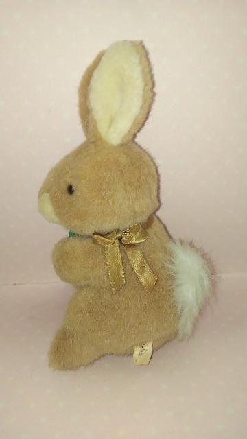 昭和レトロぬいぐるみの三英いちごを持ったうさぎウサギビンテージ < おもちゃ  昭和レトロぬいぐるみの三英いちごを持ったうさぎウサギビンテージ < おもちゃの