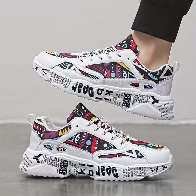 爆ヤス1990円★メンズフスニーカー、ハイトッププラットフォーム付き、滑り止めEVAソール&グラフィティ文字26.5cm カラフル < 男性ファッション 爆ヤス1990円★メンズフスニーカー、ハイトッププラットフォーム付き、滑り止めEVAソール&グラフィティ文字26.5cm カラフル < 男性ファッションの