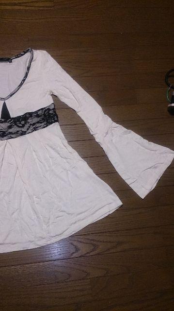 LIP SERVICE☆ウエストレース☆袖フレアトップス☆オフホワイト☆美品 < ブランド LIP SERVICE☆ウエストレース☆袖フレアトップス☆オフホワイト☆美品 < ブランドの