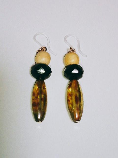 モスグリーンナツメチェコジェットウッドビーズ樹脂ピアス☆ < 女性アクセサリー/時計  モスグリーンナツメチェコジェットウッドビーズ樹脂ピアス☆ < 女性アクセサリー/時計の