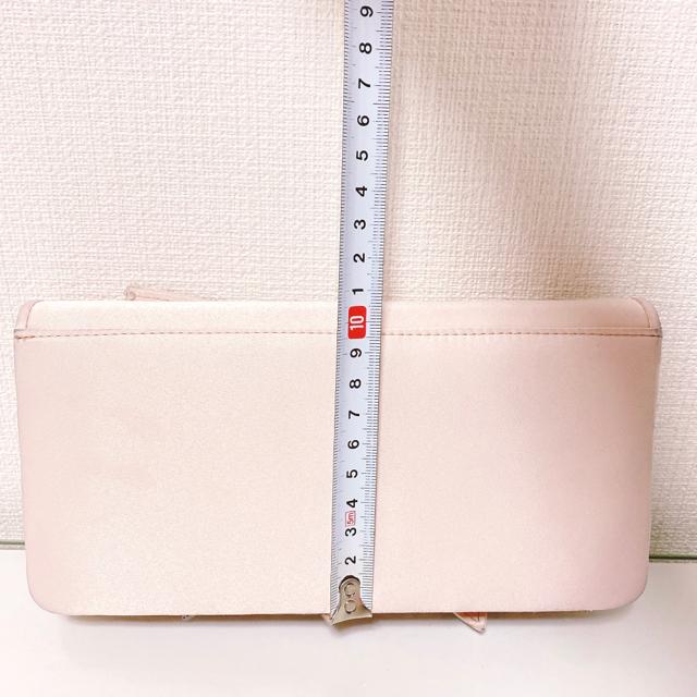 サテンピンクリボンクラッチバッグシルバーチェーンショルダー < ブランド  サテンピンクリボンクラッチバッグシルバーチェーンショルダー < ブランドの