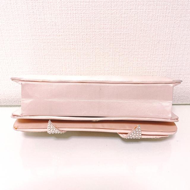 サテンピンクリボンクラッチバッグシルバーチェーンショルダー < ブランド  サテンピンクリボンクラッチバッグシルバーチェーンショルダー < ブランドの