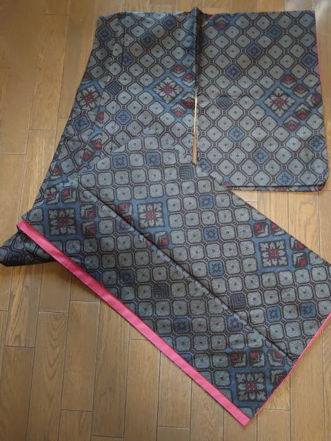 USED、たぶん大島紬、紋なし、袷、バチ衿、グレーに紺柄 < 女性ファッション  USED、たぶん大島紬、紋なし、袷、バチ衿、グレーに紺柄  < 女性ファッションの