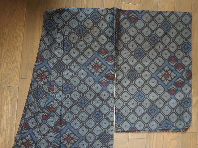 USED、たぶん大島紬、紋なし、袷、バチ衿、グレーに紺柄 < 女性ファッション  USED、たぶん大島紬、紋なし、袷、バチ衿、グレーに紺柄 < 女性ファッションの
