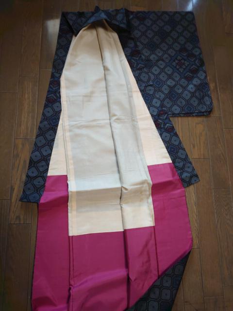 USED、たぶん大島紬、紋なし、袷、バチ衿、グレーに紺柄 < 女性ファッション  USED、たぶん大島紬、紋なし、袷、バチ衿、グレーに紺柄 < 女性ファッションの