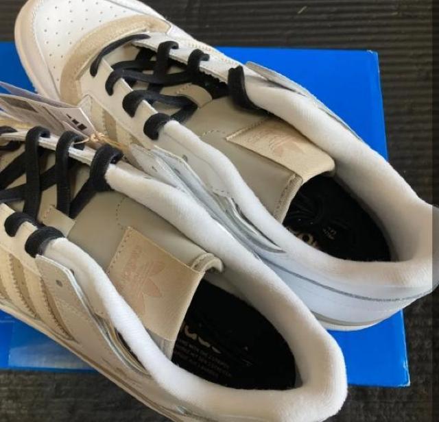 アディダス スニーカー レディース フォーラム ロー フットウェア ホワイト/ベージュ/プティグレー JP7786 ※24.5p < ブランド アディダス スニーカー レディース フォーラム ロー フットウェア ホワイト/ベージュ/プティグレー JP7786 ※24.5p < ブランドの