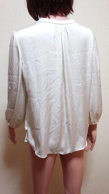 ☆胸元深Vカット&肩プリーツの光沢サテンカットソーT39☆3点で即落 < 女性ファッション  ☆胸元深Vカット&肩プリーツの光沢サテンカットソーT39☆3点で即落 < 女性ファッションの