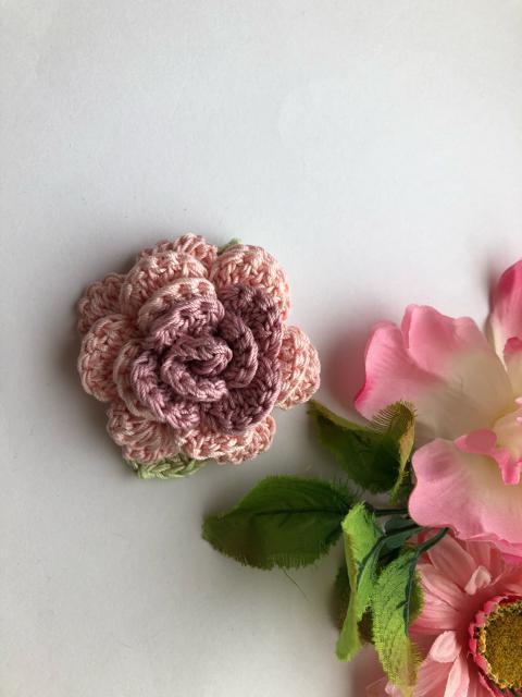 ハンドメイド ブローチ コサージュ  レース糸で編んだ薔薇♪ < 女性ファッション  ハンドメイド ブローチ コサージュ  レース糸で編んだ薔薇♪ < 女性ファッションの