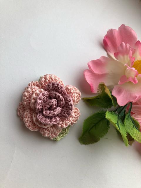 ハンドメイド ブローチ コサージュ  レース糸で編んだ薔薇♪ < 女性ファッション  ハンドメイド ブローチ コサージュ  レース糸で編んだ薔薇♪ < 女性ファッションの