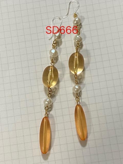 【樹脂ピアス】オレンジ色アクリルビーズとパールのピアス < 女性アクセサリー/時計  【樹脂ピアス】オレンジ色アクリルビーズとパールのピアス < 女性アクセサリー/時計の