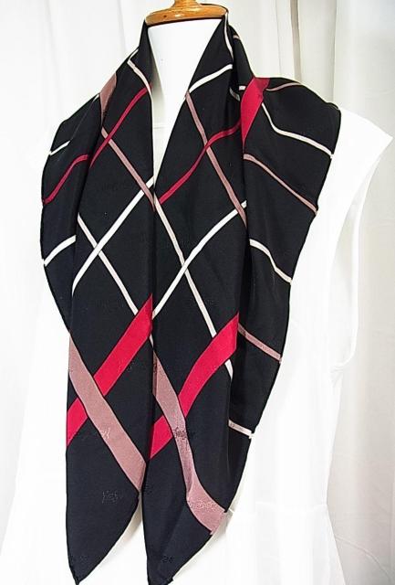 500~X^KǕi Yves Saint LaurentiCET[jVN100XJ[t@ubNx[X