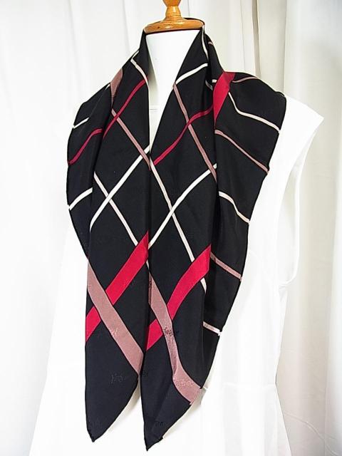 500~X^KǕi Yves Saint LaurentiCET[jVN100XJ[t@ubNx[X