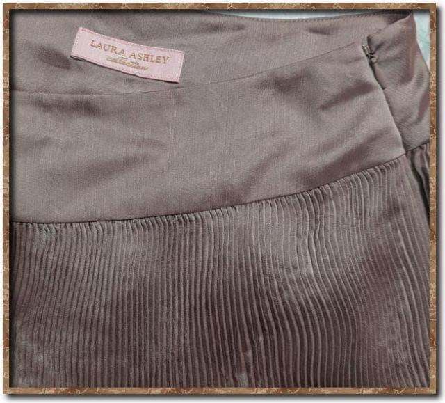 ローラアシュレイ シフォンプリーツスカート 薄茶 < ブランド ローラアシュレイ シフォンプリーツスカート 薄茶 < ブランドの