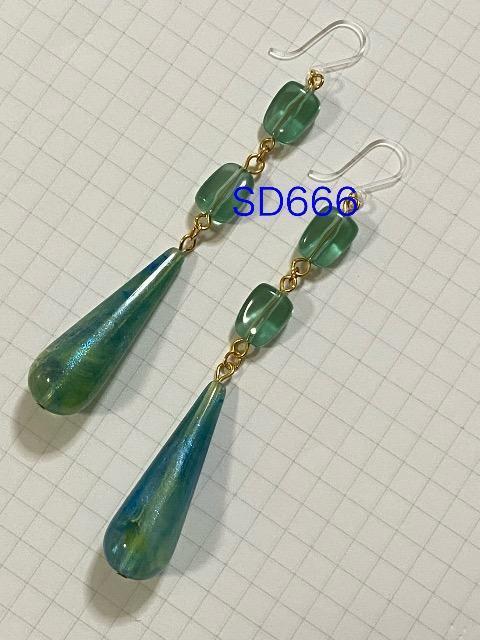 【樹脂ピアス】緑色ドイツアクリルビーズの3連ピアス < 女性アクセサリー/時計  【樹脂ピアス】緑色ドイツアクリルビーズの3連ピアス < 女性アクセサリー/時計の